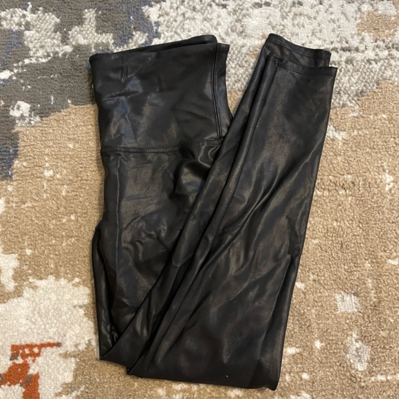 Faux Leather Spanks XL but could also fit L - Picture 2 of 4